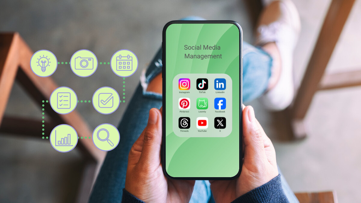What does a social media manager do?