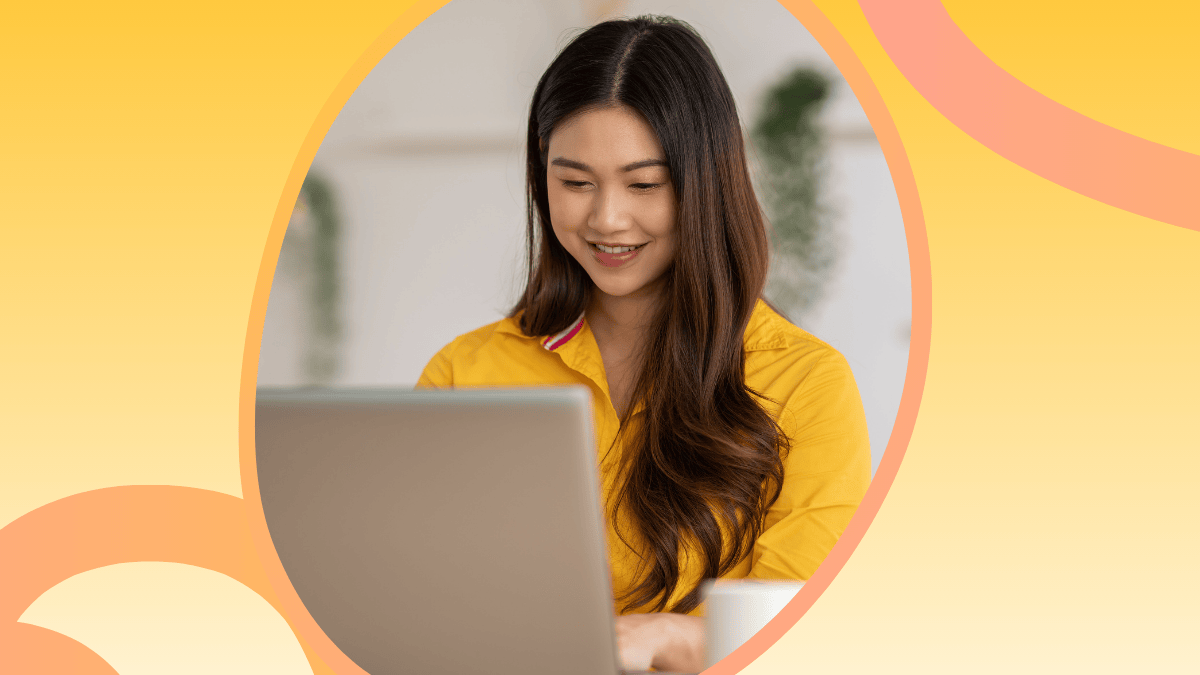 What is a social media specialist?